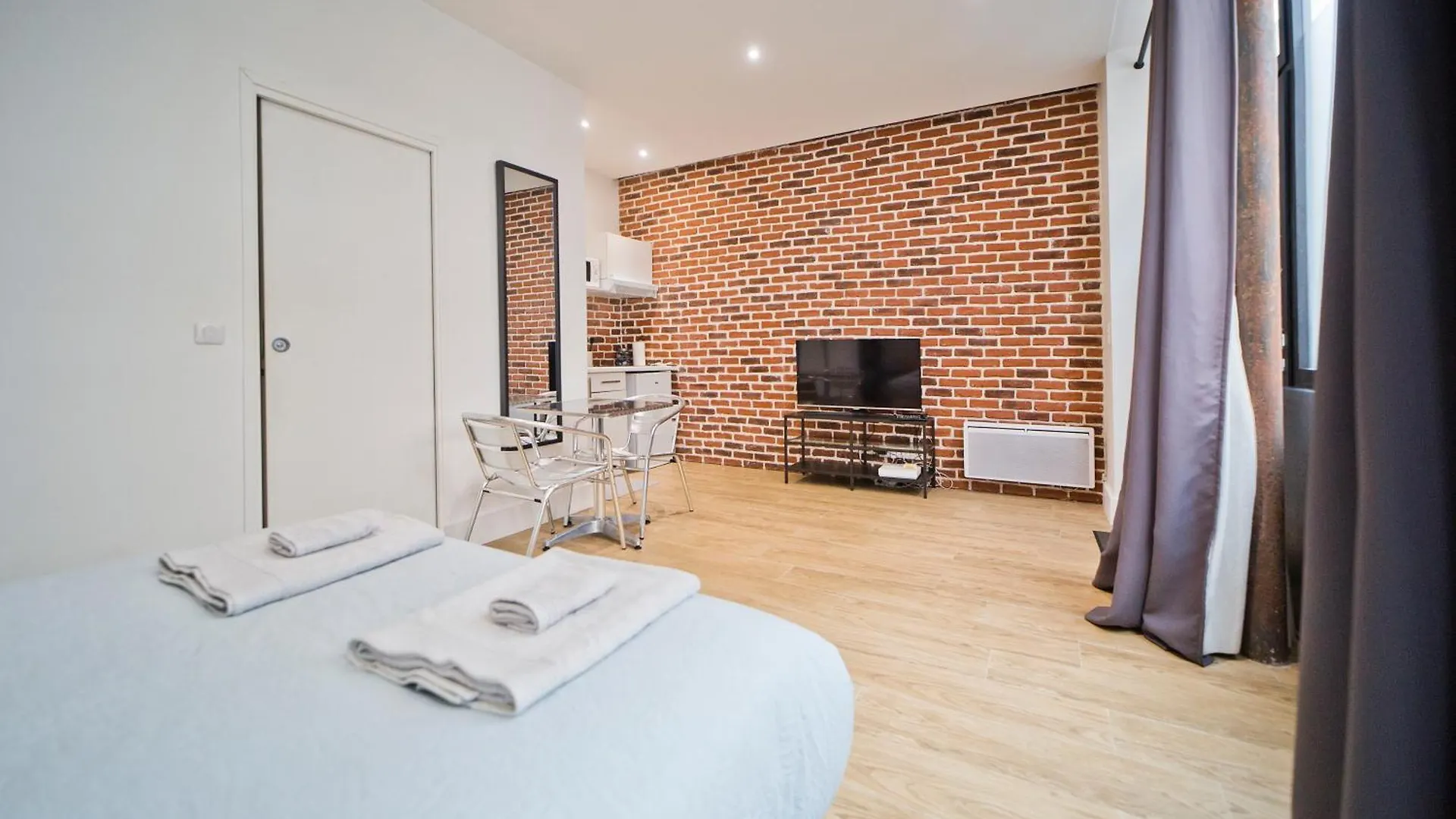 Loft Style Apartment *